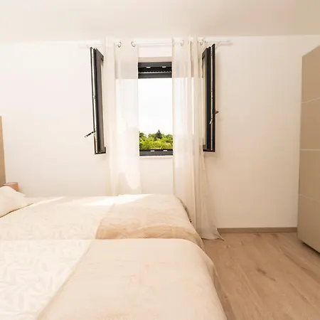 Istra 3 Bedroom & Pool Retreat Tatil Evi *